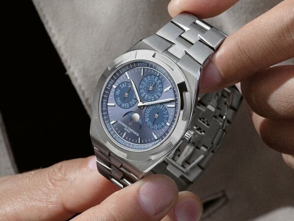 Vacheron Constantin Overseas Quantième Perpétuel Ultra-Plate Cadran Azur