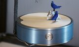 Reuge: ouvrez, ouvrez la boîte aux oiseaux!