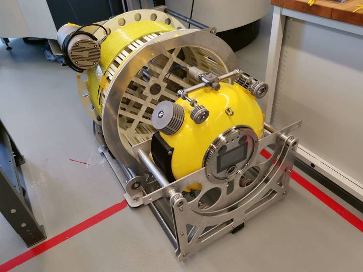 Un drone sous-marin et sa «maman», conçu et construit dans les labos de R&D de Hublot