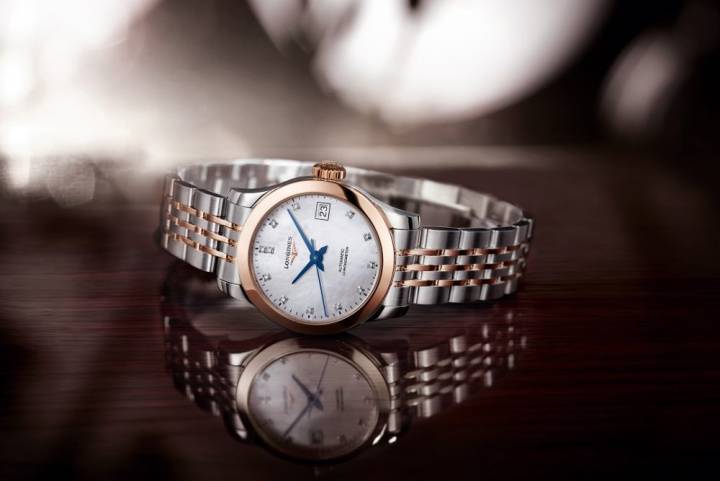 La collection Record de Longines est équipée d'un spiral en silicium et certifiée par le COSC.