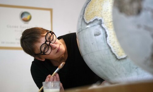 Globe Sauter & Cie: La Terre, façonnée à la main