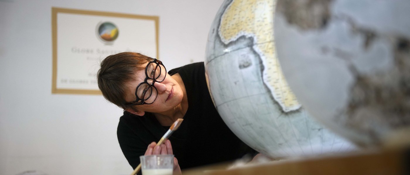 Globe Sauter & Cie: La Terre, façonnée à la main
