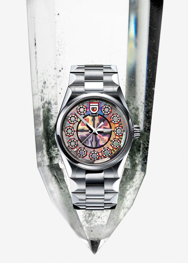 La nouvelle collection Elements de ID Geneve présente des modèles en acier 100% recyclé issu des résidus horlogers (et autres) du Jura. Quatre éléments, le Feu, l'Eau, l'Air et la Terre, ont été dévoilés. Un cinquième élément, en édition limitée de 50 pièces, présenté ici, complète cette nouvelle collection.