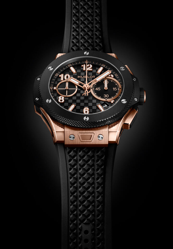 D'un diamètre de 43 mm, la Big Bang Original Unico est équipée du mouvement du même nom, chronographe entièrement développé en interne et basé sur cinq innovations brevetées. Le mouvement Unico intègre une roue à colonnes, une architecture à double embrayage, une construction en couches, un train d'engrenages optimisé et un rotor en tungstène squeletté ajouré en forme de H. 