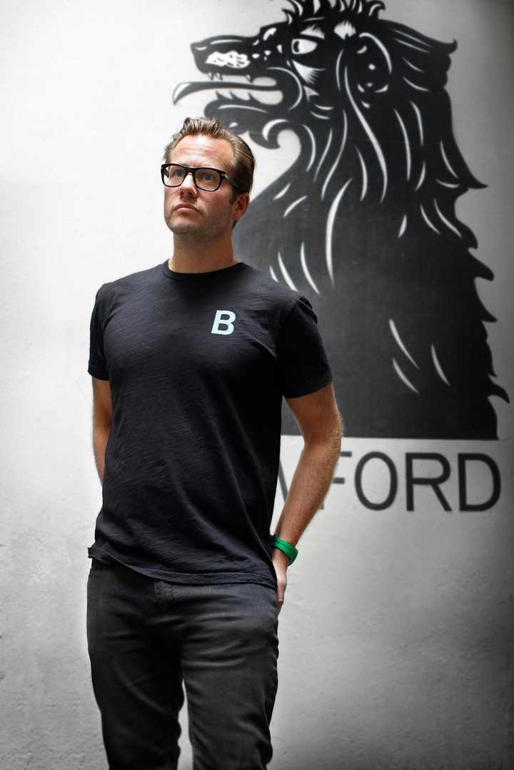 George Bamford dans son studio de design londonien