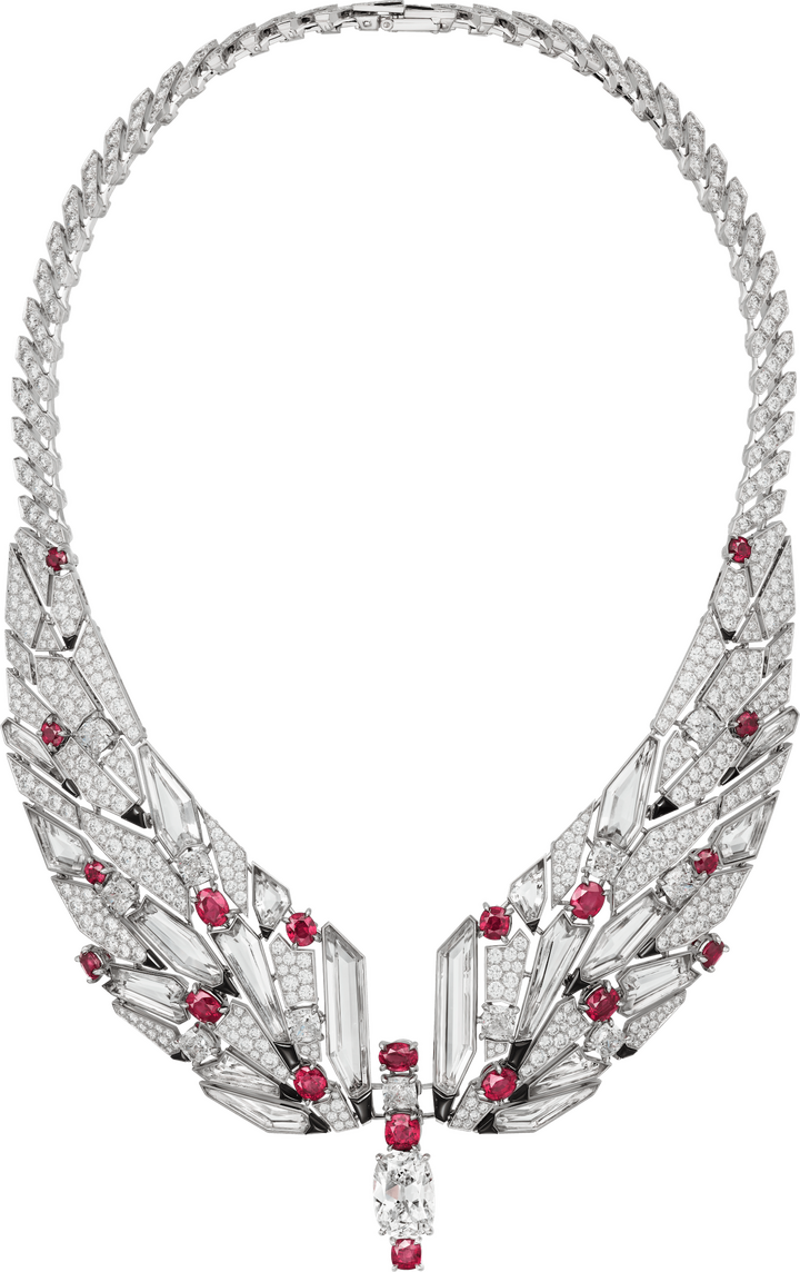 Cartier - Collection Beautés du Monde Collier Cymbale en or blanc, serti d'un diamant de forme coussin D VS1 de 6,10 carats, dix-neuf rubis facettés de Birmanie totalisant 12,64 carats, onze diamants de forme coussin, cristal de roche, onyx, et diamants taille brillant