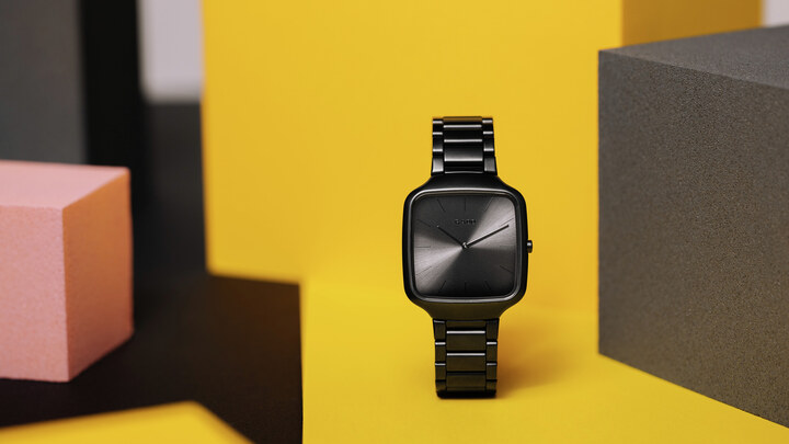 Rado is always introducing more and more colours to its high-tech ceramic models in the True Square Thinline Les Couleurs Le Corbusier range.