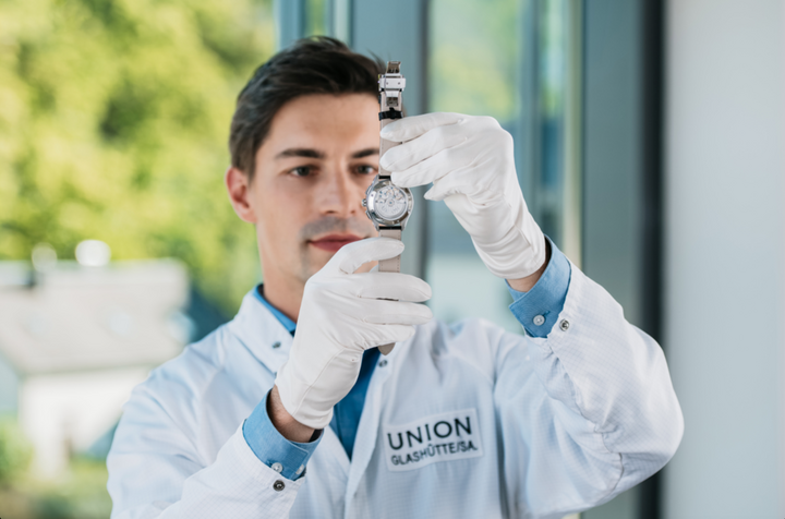 En se basant sur l'expertise d'ETA au sein du groupe, Union Glashütte a pu progressivement développer ses propres capacités de production de calibres.