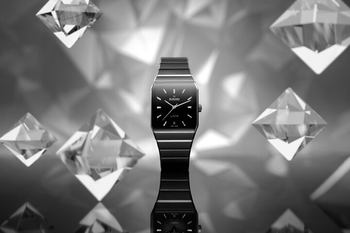 The DiaStar Anatom model presented last year is a new take on a watch launched in 1983, the distinguishing feature of which was its ergonomic shape in harmony with that of the wrist.