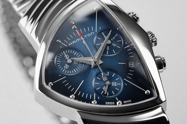 C'est en 1957 qu'Hamilton présente la première montre électrique au monde: la Ventura. Celle-ci est désormais disponible en six modèles inspirés par le hit Blue Suede Shoes d'Elvis Presley.