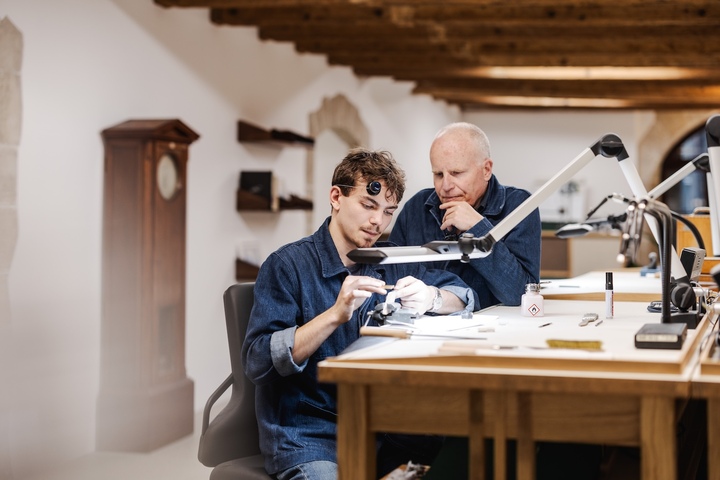 Jean-Marc Figols, qui a formé Rexhep Rexhepi, est à présent en charge de la formation des apprentis de son ancien apprenti! Ici avec le premier apprenti, Eliott.