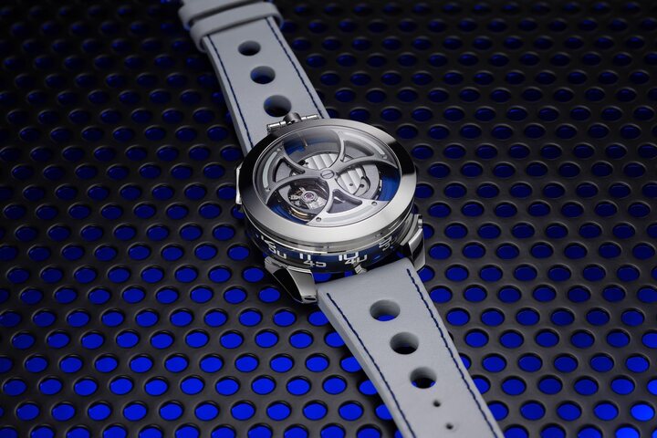 Une expérimentation révélatrice du potentiel d'une offre plus accessible: Max Büsser, le fondateur de la marque MB&F, dont les modèles coûtent plusieurs dizaines de milliers de francs, a sorti une série expérimentale de modèles M.A.D.1 à 1'900 francs offerts à ses «Friends», clients et partenaires. Ce premier essai pourrait donner lieu à une offre commerciale à terme. Un modèle qui n'est pas Swiss made mais reprend certains éléments disruptifs et ludiques dans l'esprit de son fondateur. Paradoxalement, une montre plus accessible mais encore moins disponible que les autres modèles du créateur! C'est dire que la valeur n'est pas synonyme de prix…