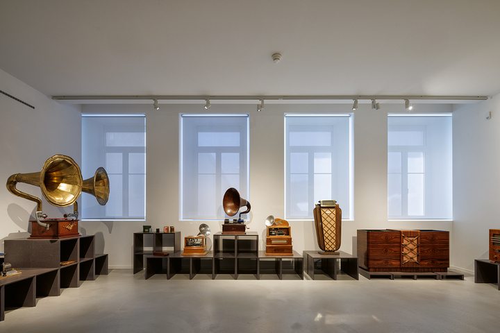 Gramophones, tourne-disques et radios