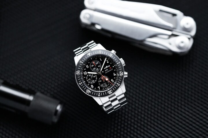 La Novonaut, bestseller de Fortis, est animée par le mouvement Werk 17, «certifié pour l'espace»: ce chronographe à roue à colonnes haute performance dispose d'une réserve de marche de 60 heures. 