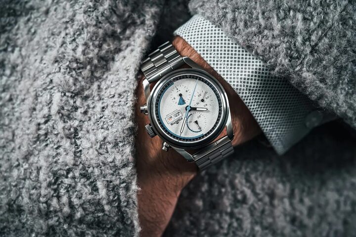 La collection Stratoliner comprend trois modèles en acier inoxydable de 41 mm - White Dust, Cool Gray et Cosmic Gray - dotés du cadran Dust Dial™ inspiré de l'immensité de l'espace. Son calibre Werk 17 a été testé dans la stratosphère en partenariat avec la Swedish Space Corporation.