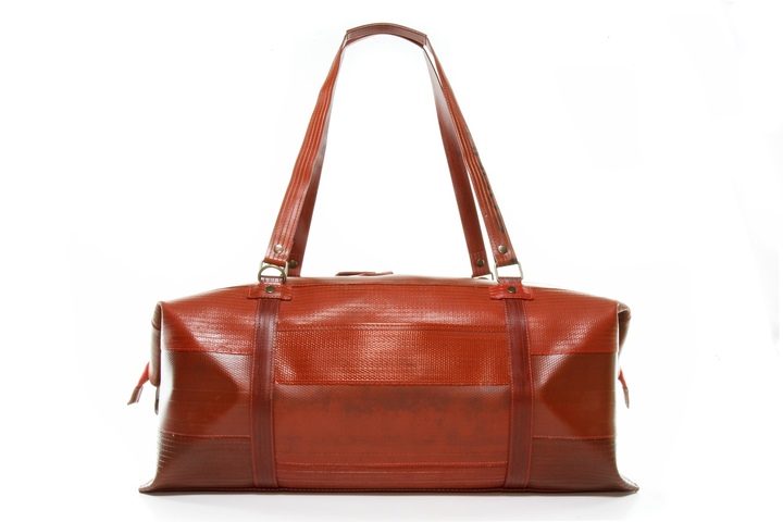 Le fameux Weekend Bag de Elvis & Kresse conçu à partir de tuyaux récupérés des pompiers de Londres.