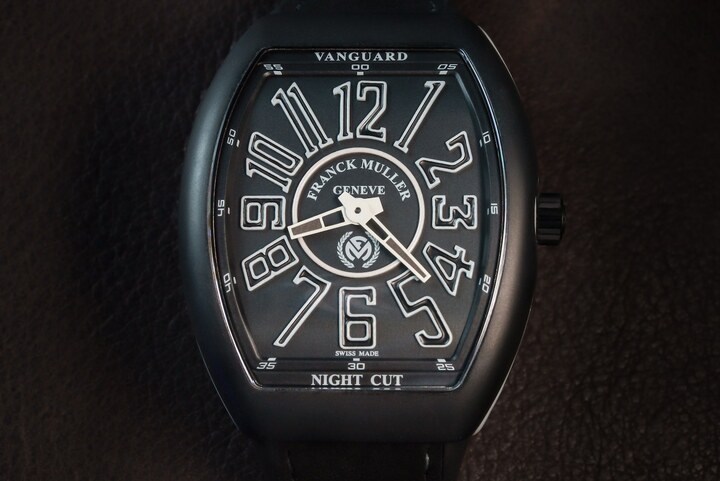 La nouvelle Vanguard Slim Night Cut bénéficie d'un mouvement automatique extra plat de manufacture. Les 24 premières pièces de cette collection sont vendues en exclusivité par Chronopassion, basé à Paris.