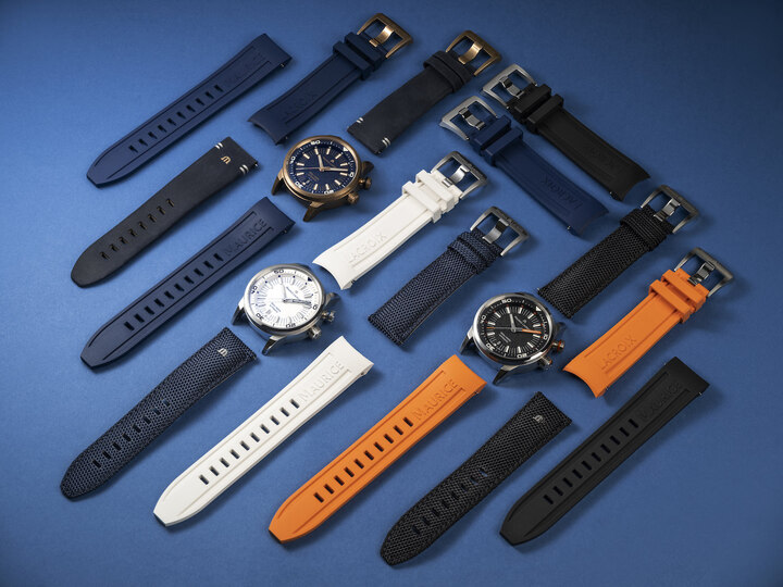  La version en bronze est dotée de deux bracelets: l'un en cuir bleu foncé vieilli portant le logo «M» de la Maison, et l'autre en caoutchouc bleu foncé frappé de la mention «Maurice Lacroix». Pour le lancement, les modèles en acier sont équipés de trois bracelets assortis: un en tissu portant le logo «M» et deux en caoutchouc avec mention «Maurice Lacroix» en relief. La montre est en outre équipée du système de changement facile du bracelet imaginé par la société, qui permet de changer de bracelet sans avoir besoin d'outils.