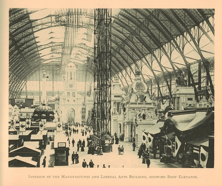 Intérieur du bâtiment des Manufactures et des Arts libéraux, avec l'ascenseur de toit. L'Exposition universelle de 1893 en photogravure. Archives Tissot.