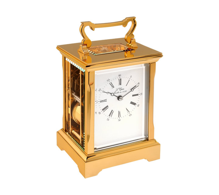 La marque continue de produire (et réparer) son objet historique, la pendulette d'officier...