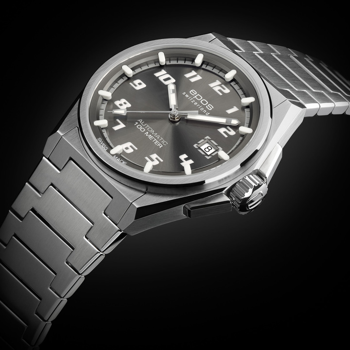 Nouveauté 2024, Epos 3505, montre sport et élégante en acier inoxydable, étanche à 100m, index 3D appliqués en Superluminova, CHF 1'600.