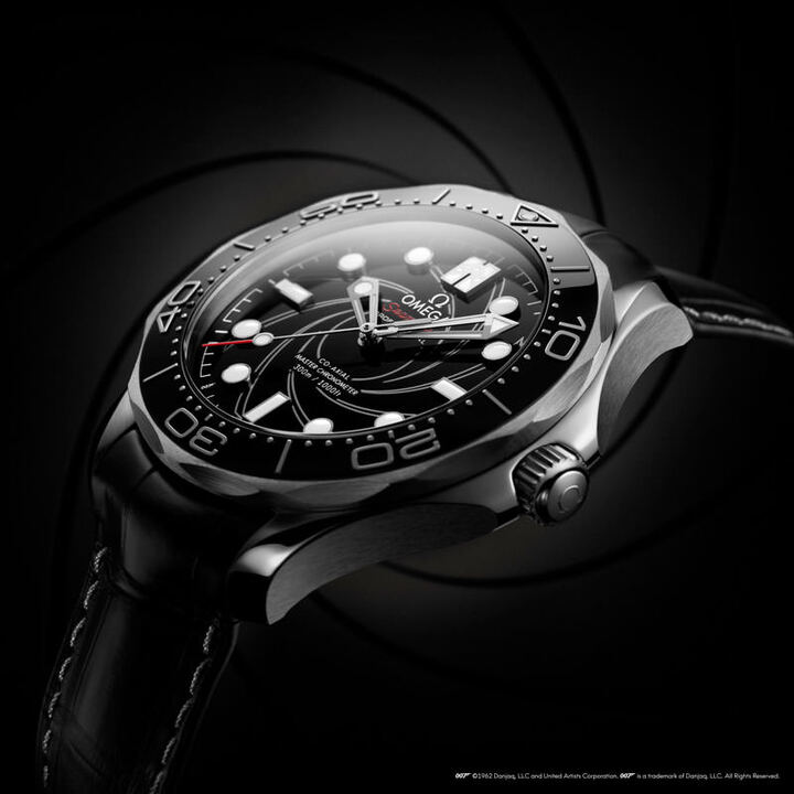 La Diver 300M James Bond Édition Numérotée. Omega équipe James Bond de modèles Seamaster depuis GoldenEye en 1995.