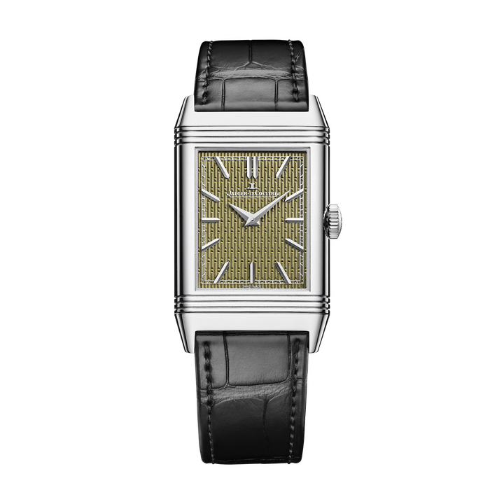 Reverso Tribute Enamel Hokusai Waterfalls Series. Quatre séries limitées à dix montres chacune rendent hommage au maître de l'estampe japonaise, Katsushika Hokusai (1760-1849), en donnant vie à quatre célèbres cascades: celle de Rōben à Ōyama (province de Sagami), celle de Kiyotaki Kannon à Sakanoshita sur la route du Tōkaidō, celle de Yōrō (province de Mino, aujourd'hui préfecture de Gifu) et enfin de la seule cascade en milieu urbain, Aoigaoka, dans la capitale de l'est, Edo, actuelle Tokyo. La technique traditionnelle d'estampe ukiyo-e est interprétée méticuleusement par les peintres en miniature de la Manufacture, à travers un émail grand feu saisissant.