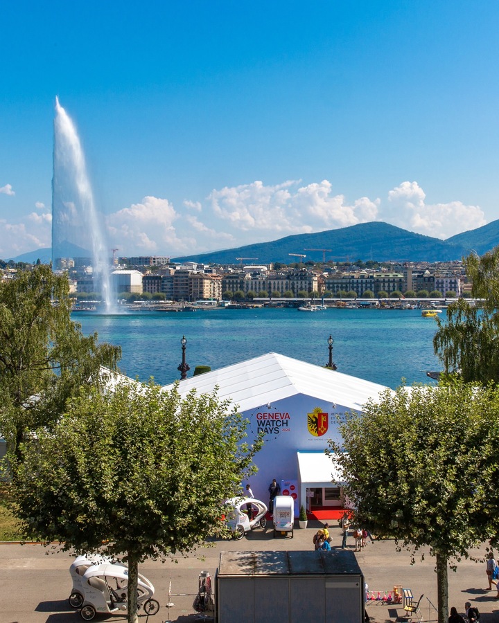 La tente principale des Geneva Watch Days. Nouveauté: une Glassbox attenante dans laquelle se tenaient tables rondes, forums et conférences.