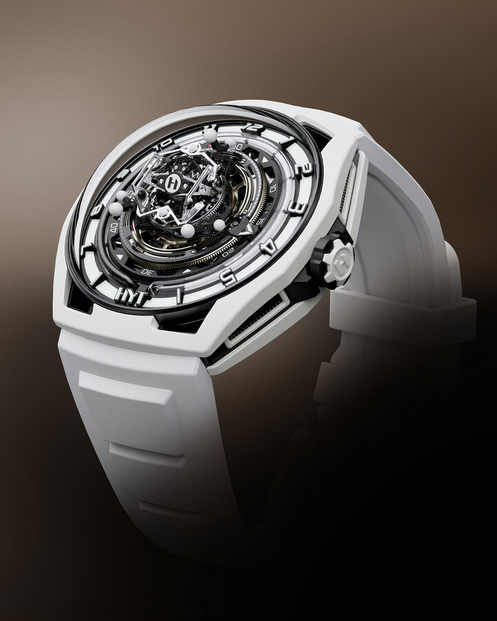HYT Tourbillon Conique Panda (2024). Troisième tourbillon résultant de la colloboration entre l'entreprise neuchateloise HYT et l'horloger Éric Coudray de la société Purtec. Dans ce calibre 701TC, de 533 composants, trois agates blanches tournent à des vitesses distinctes autour du tourbillon central multi-axes, conférant un chromatisme blanc sur fond noir, métaphore du Panda. 