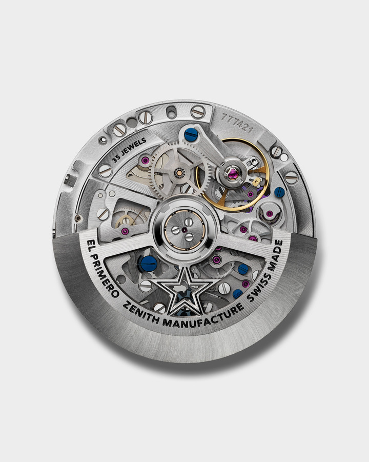Nouvelle version du chronographe automatique à haute fréquence de dernière génération, le calibre El Primero 3610 de la Chronomaster Original Triple Calendar, cadencé à 5 Hz (36'000 A/h), offre la fonction 1/10ème de seconde. Même avec l'ajout du calendrier complet, la transmission efficace assure une réserve de marche d'environ 60 heures. 