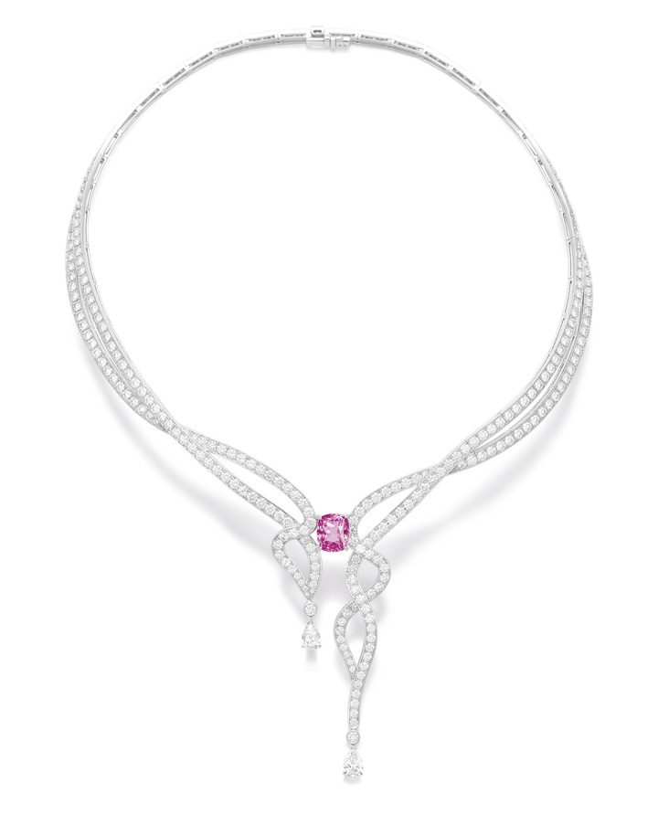 Voluptuous Ribbon Necklace, serti d'un saphir rose non chauffé de Madagascar de 6,06 carats de taille coussin