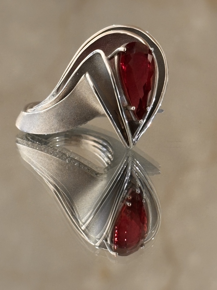 La bague Germina imaginée par Ahmad Torkmany