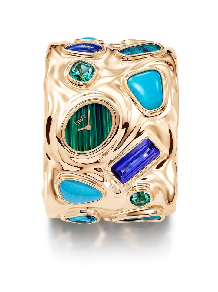 La fascination de Piaget pour les pierres ornementales commence en 1963, sous l'impulsion de Gérald et Valentin Piaget, les petits-fils du fondateur Georges-Édouard Piaget, avec de premières séries de montres joaillières en or dotées d'un cadran en pierres ornementales, pour homme et femme. Une expertise qui se prolonge à ce jour comme le montre cette impressionnante création de 2026. 
